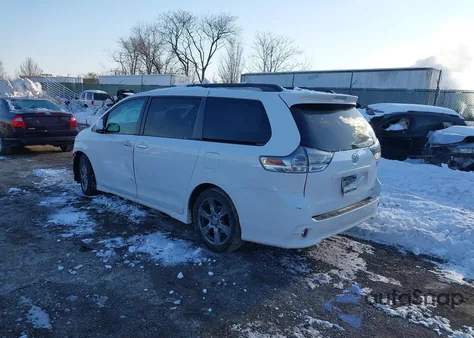2017 Toyota Sienna Se Premium 8 Passenger z USA, uszkodzony, nr VIN 5TDXZ3DC7HS781148